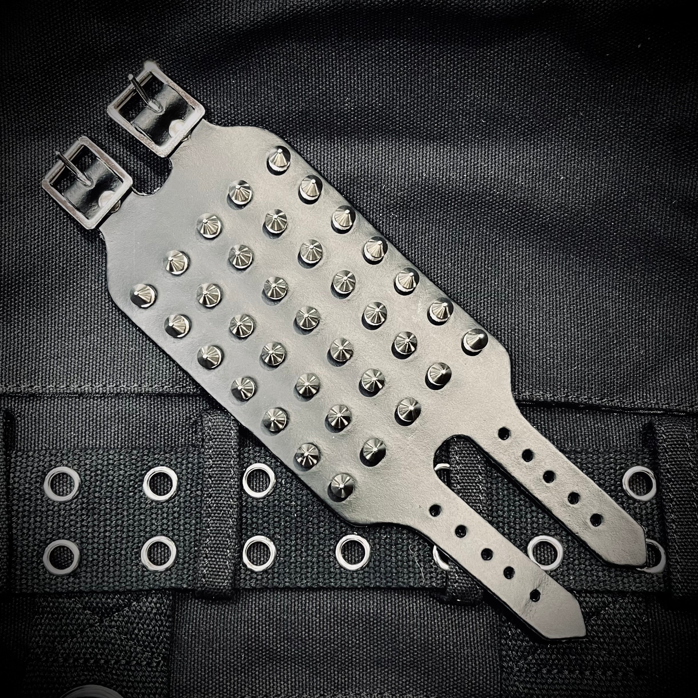Quint 5 Spiker Killer Cuff