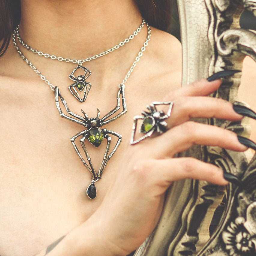 Venom Emerald Spider Necklace