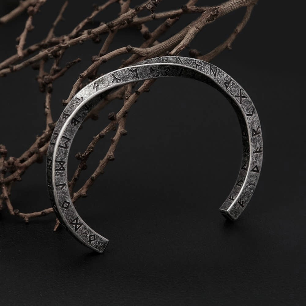 Fathark Rune Bracelet