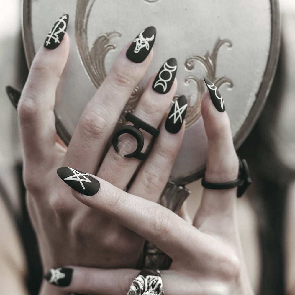 Bad Witch Nailz