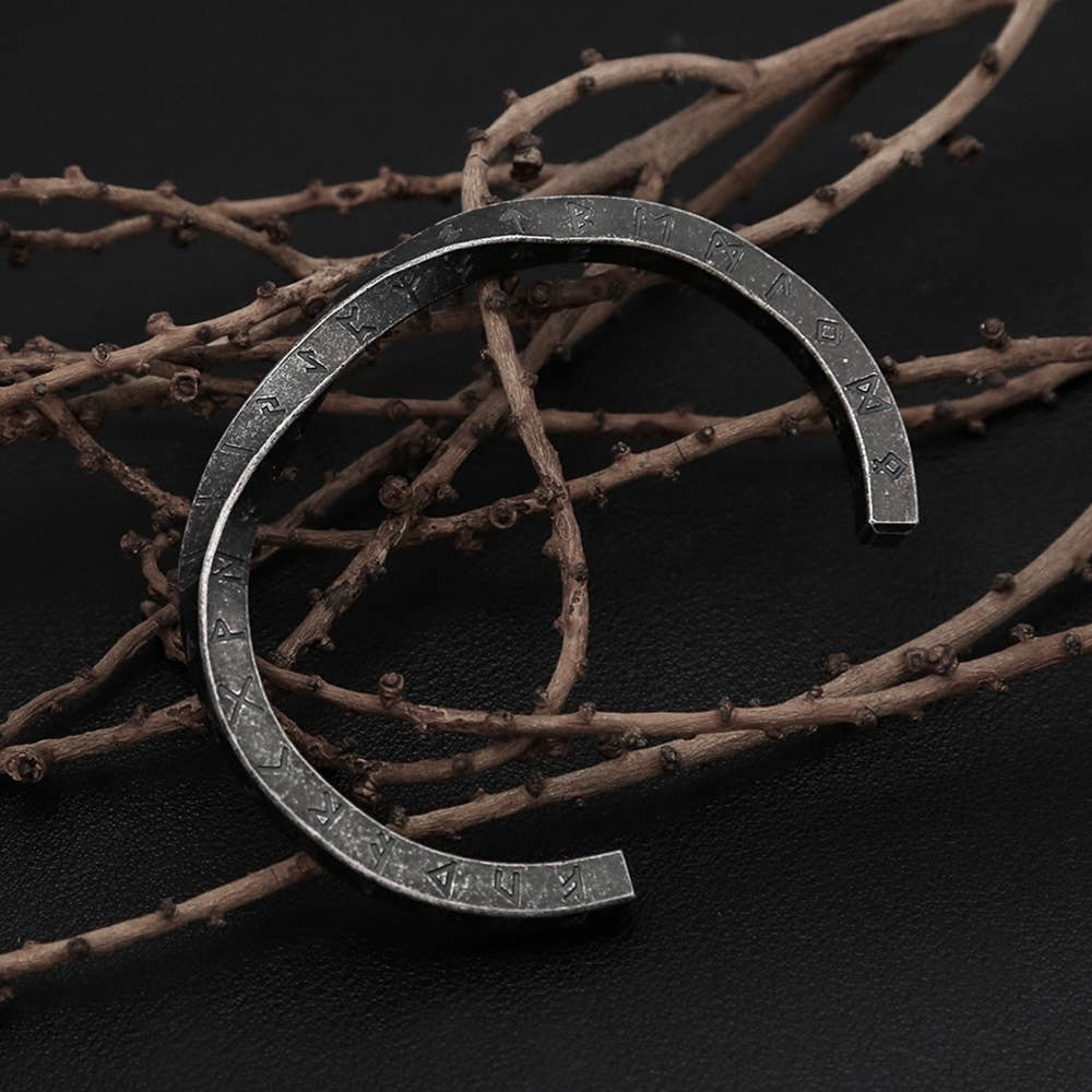 Fathark Rune Bracelet