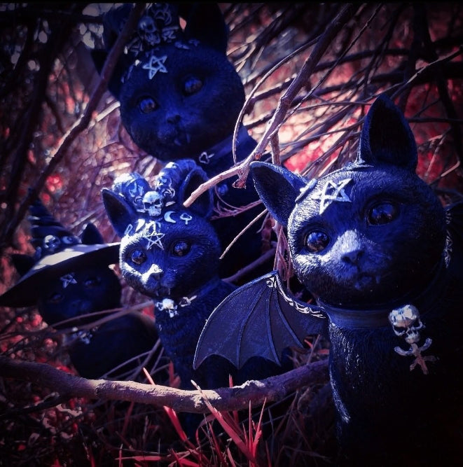 Haunt the Dark Familiar Cat Statue