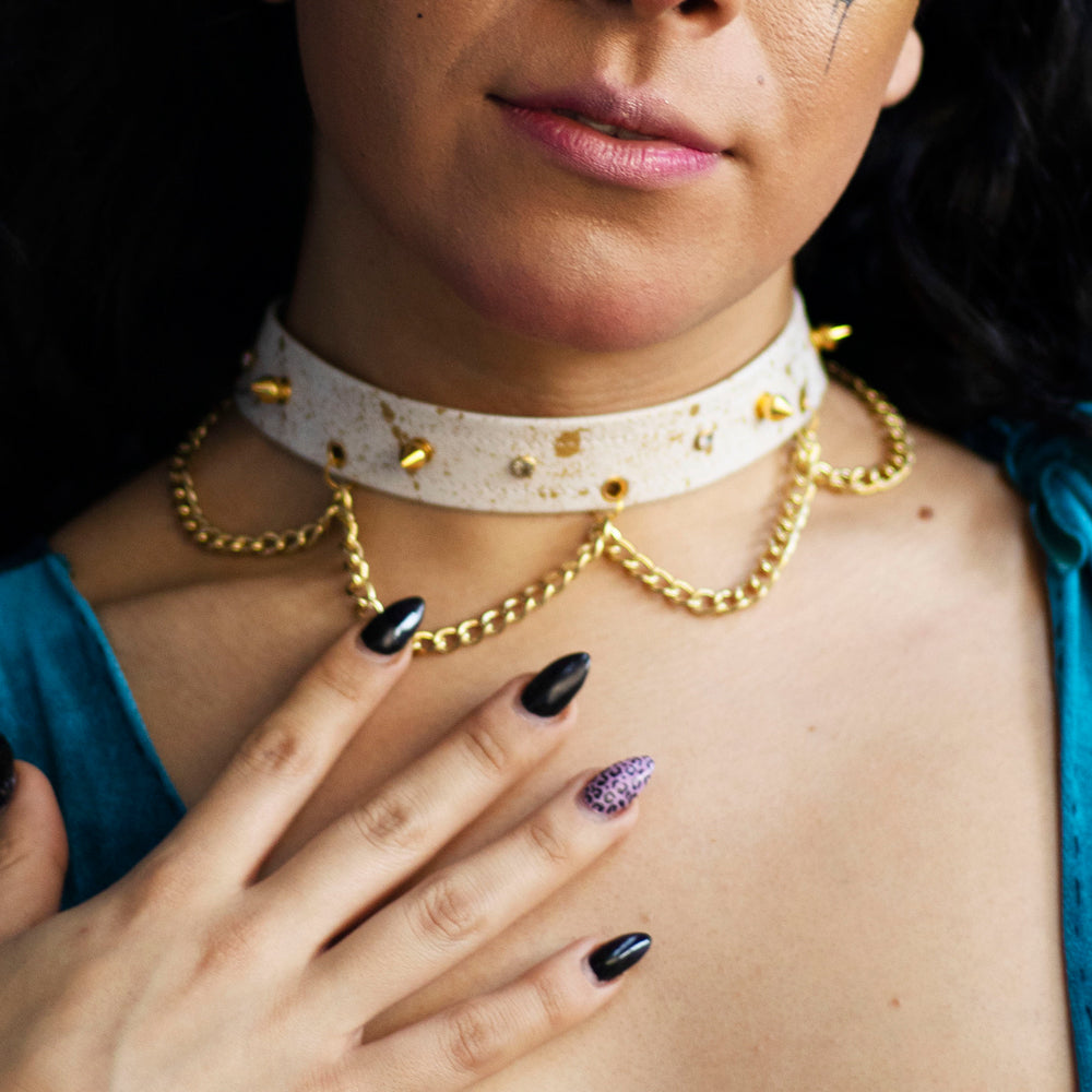 Dione Collar