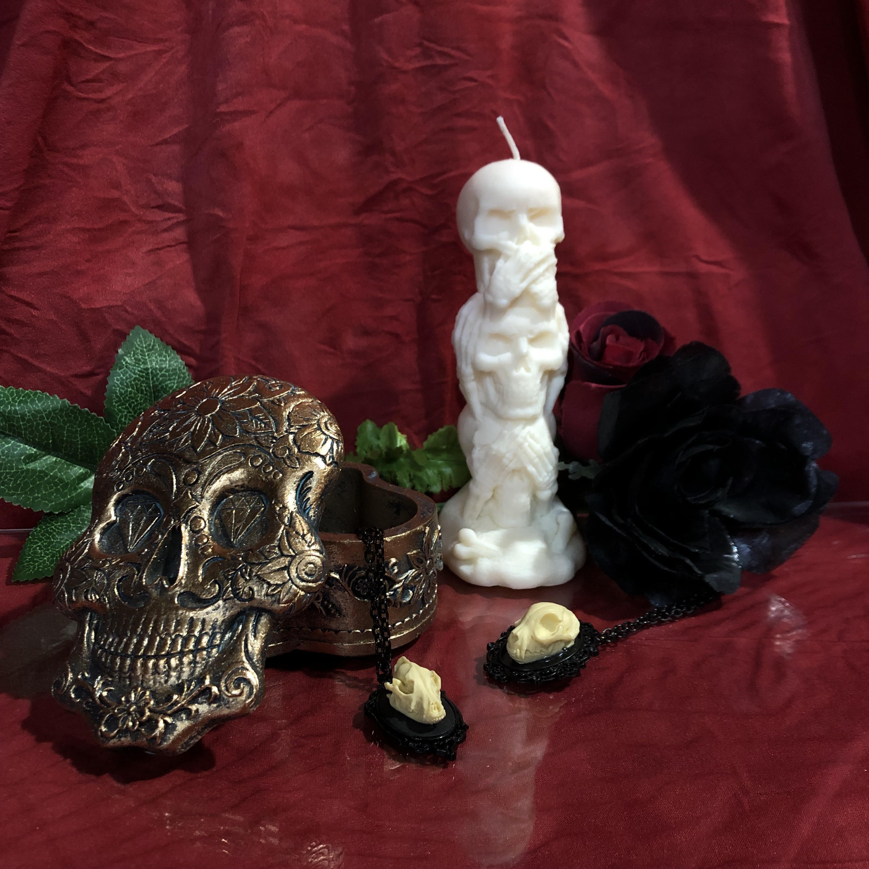 Golden Muertos Skull Trinket Box