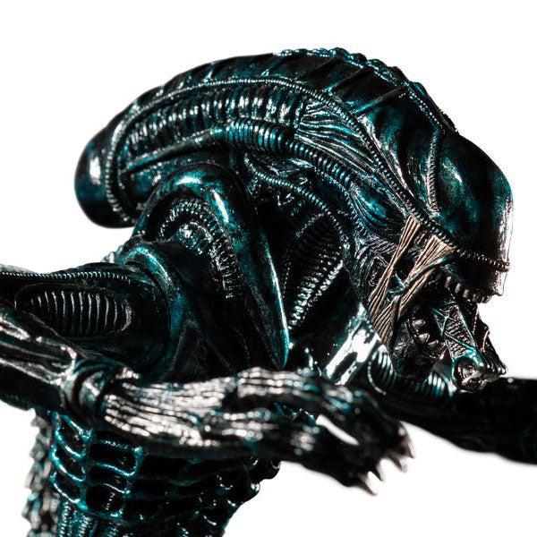 Aliens - Xenomorph Alien Water Attack Statue
