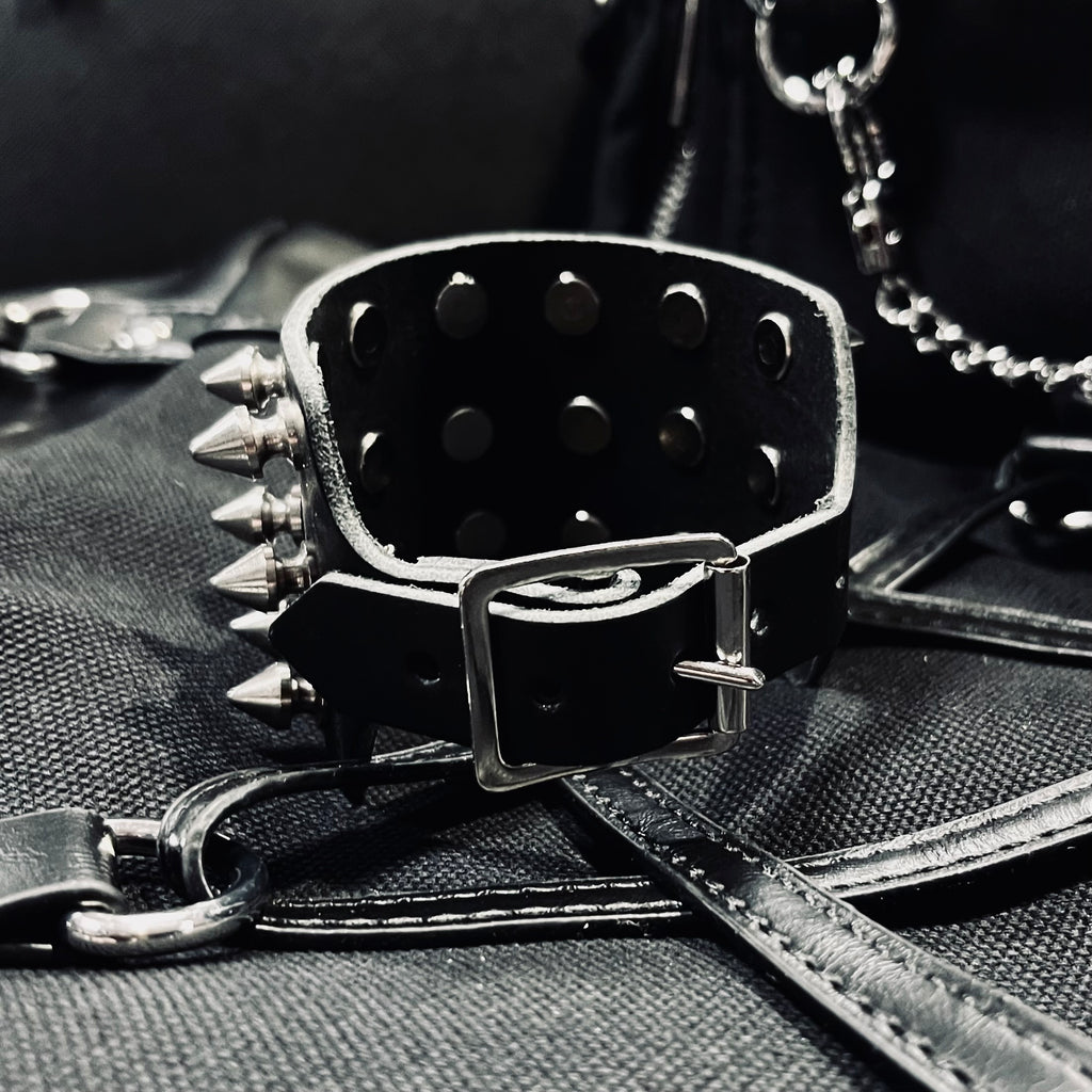 Triple Killer Spike Cuff