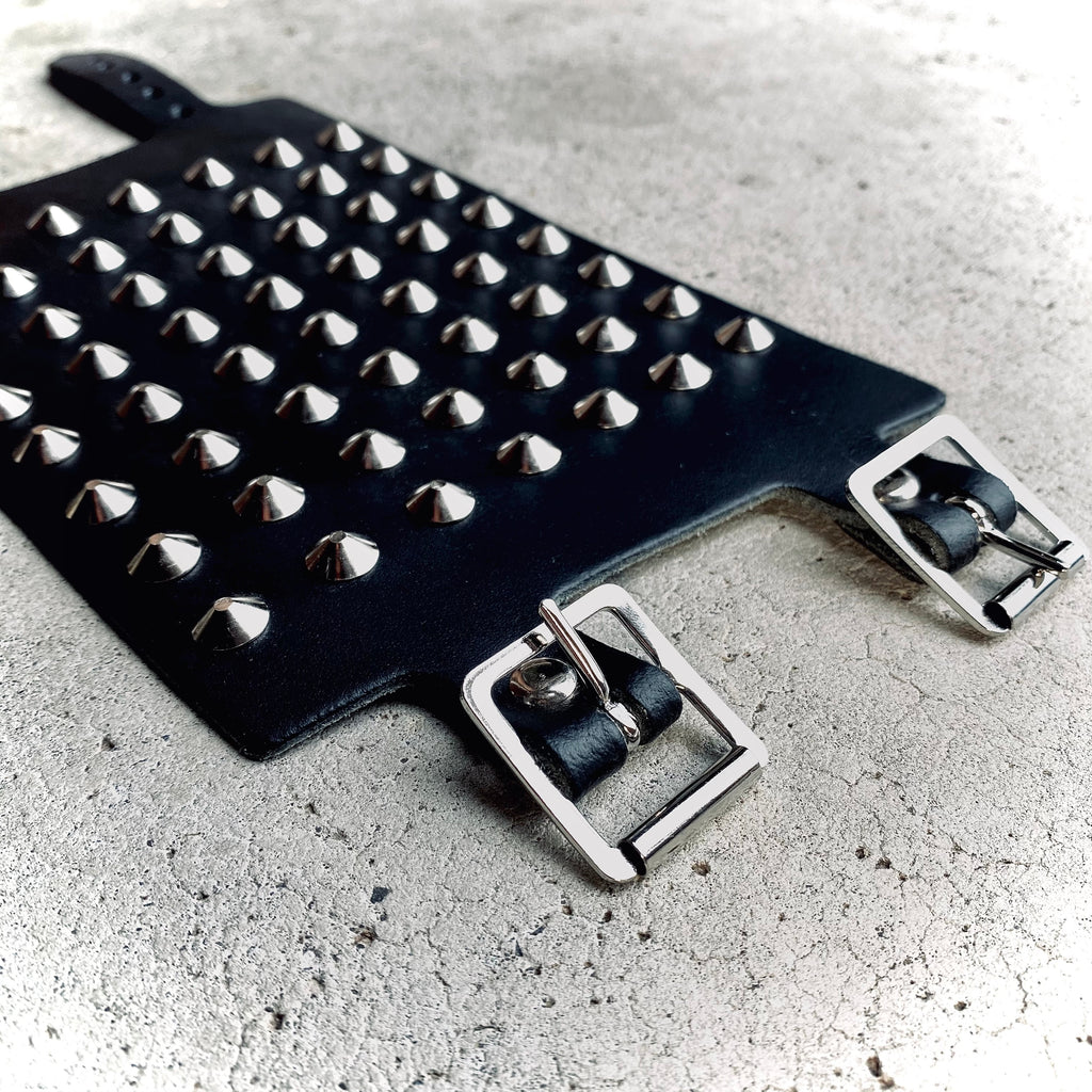 Wards Gauntlet Cone Studs Leather