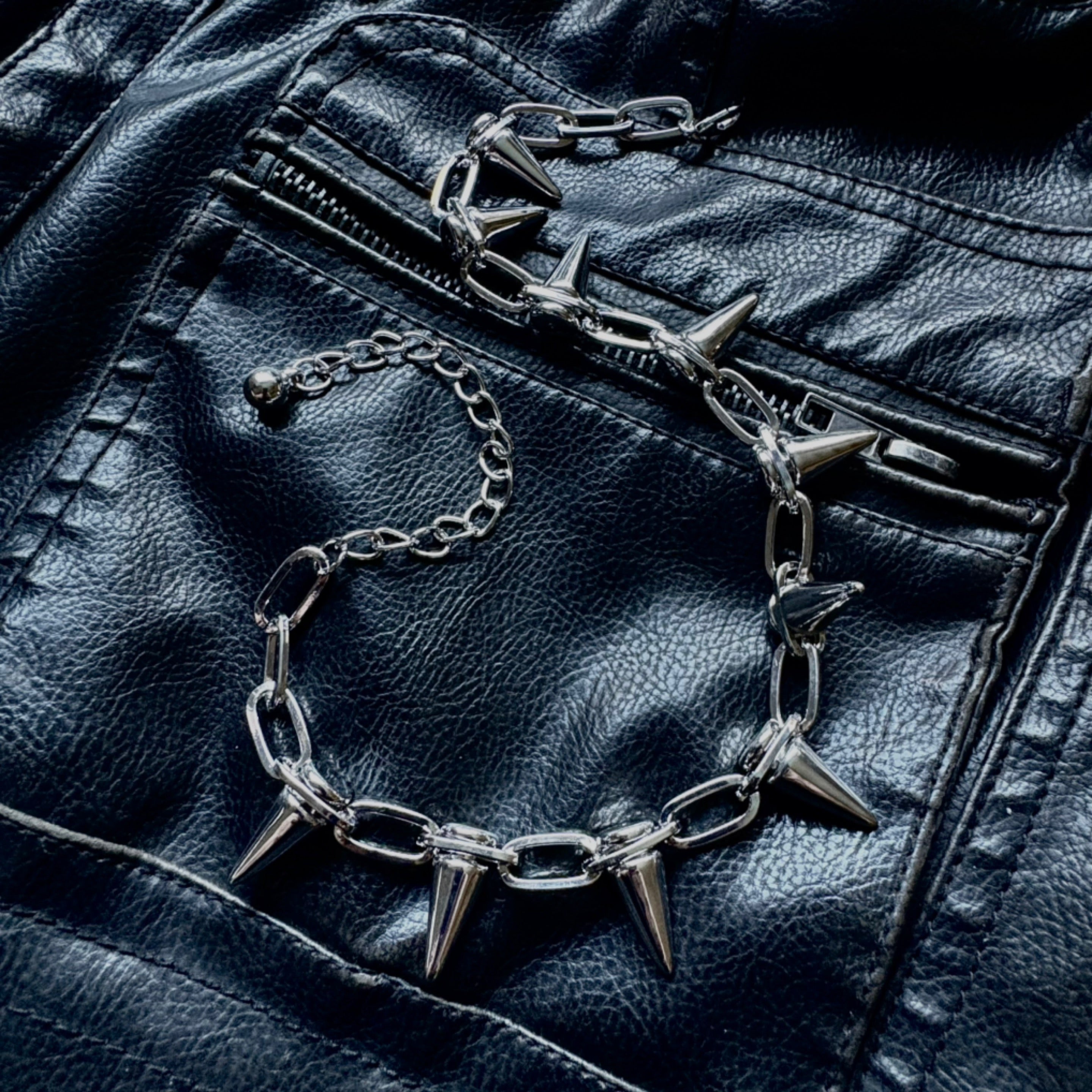 Mutiny Spike Choker