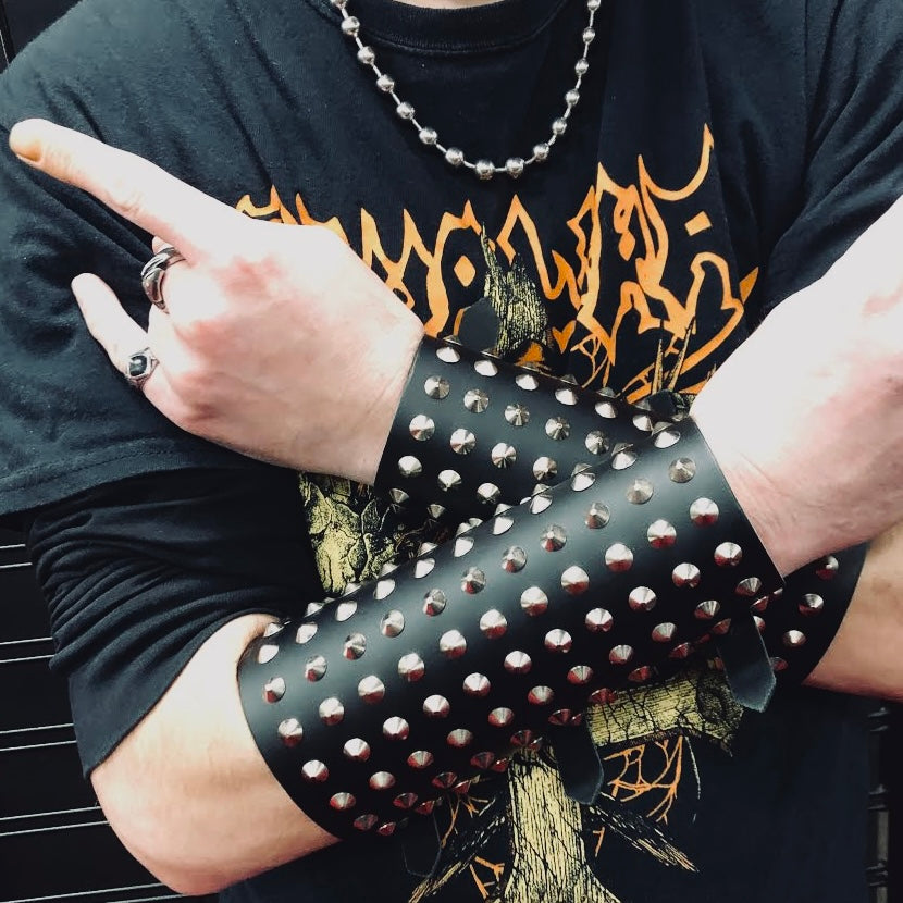 Disarm Leather Spike Gauntlet